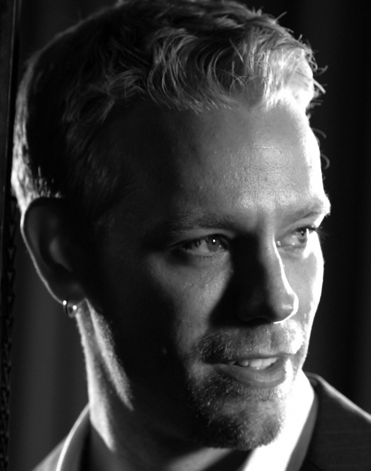 Picture of Adam Pascal