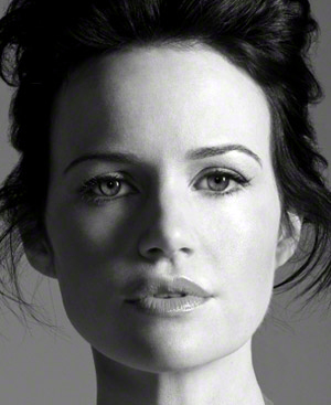 Picture of Carla Gugino